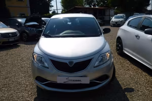 LANCIA Ypsilon 1.2 69 CV 5 porte Gold