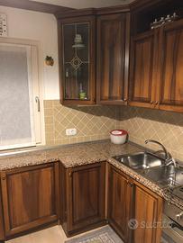 Cucina di ciliegio ad angolo