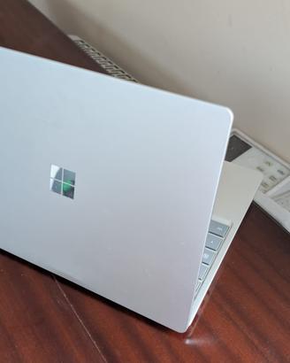 Microsoft Surface Laptop Go i5 / 8GB / 128GB SSD