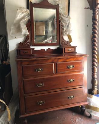 comò cassettiera con specchio