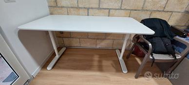 scrivania ikea regolabile in altezza 