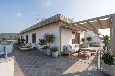 Attico / Mansarda di 135 m² con 4 locali e box aut