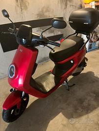 Scooter elettrico accessoriato