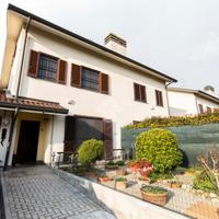VILLA A SCHIERA A LOCATE TRIULZI