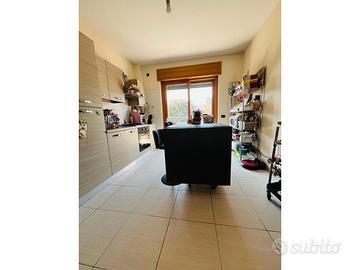 Roma anagnina, appartamento al secondo piano