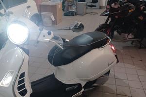 VESPA GTS SUPER HPE 300