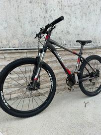 Mountain Bike Trek 4300 Disc- Modello 4 series