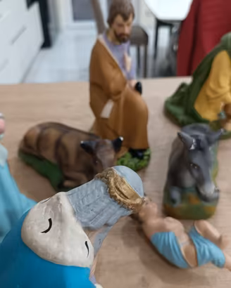    Antico presepe napoletano  in gesso  con statui