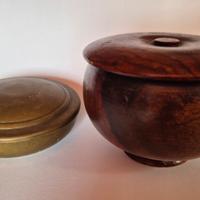 Due portasapone da museo in acero e rame