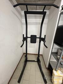 AttrezzoPower Tower  per allenamento a casa