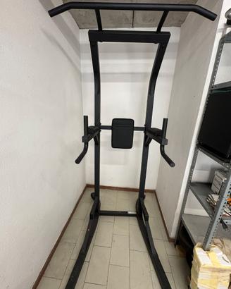 AttrezzoPower Tower  per allenamento a casa