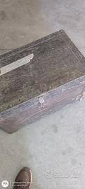 antico baule in legno 
