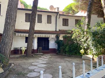 VILLA A SCHIERA CENTRALE A COMACCHIO