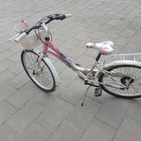 bicicletta da bambina con cestino