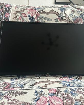 Televisore Akai 32" + staffa posteriore