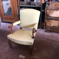 Poltrona antica in legno