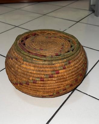 cestino artigianale sardo con coperchio 