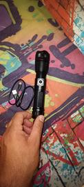 torcia led potente ricaricabile USB 