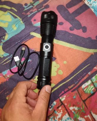 torcia led potente ricaricabile USB 