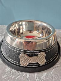 Ciotola e gioco per cani