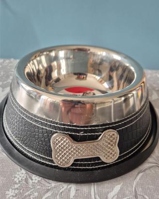 Ciotola e gioco per cani