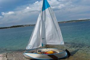 Barca a vela pieghevole tender mariposa 370 bianca