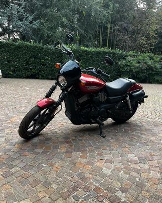 Harley-Davidson Street 750 – Moto Rossa e Nera
