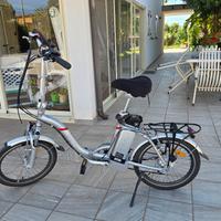 Bicicletta pedalata assistita 