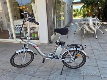 Bicicletta pedalata assistita 