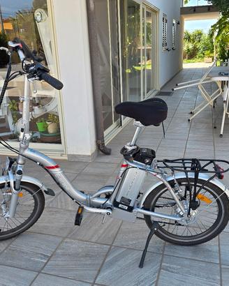 Bicicletta pedalata assistita 