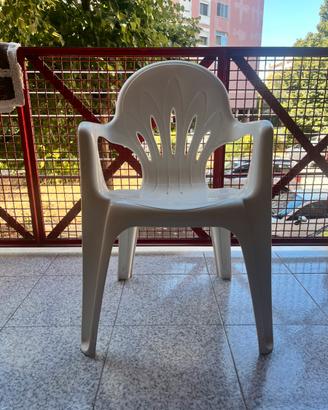 N. 4 sedie in plastica