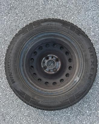 N. 4 gomme invernali con cerchio