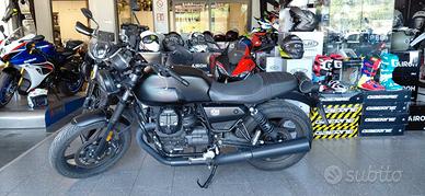 Moto Guzzi V7 stone