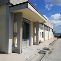 Capannone commerciale