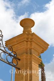 Capitelli in pietra - tufo