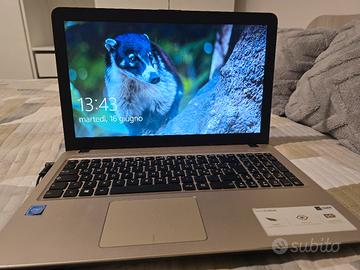 ASUS VivoBook 15,6" – 4GB RAM – 500GB