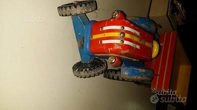 Trattore in legno deuz. landini d'epoca