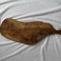 Tagliere da cucina artigianale in legno d’ulivo
