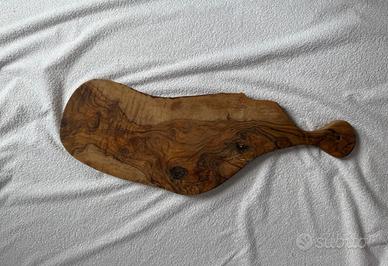 Tagliere da cucina artigianale in legno d’ulivo