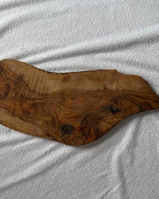 Tagliere da cucina artigianale in legno d’ulivo