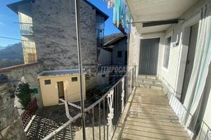 Verbania - Cambiasca, porzione di casa di corte