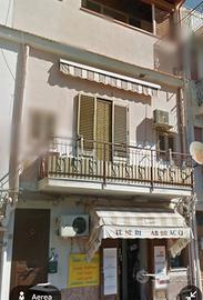 Appartamento da ristrutturare in piazza