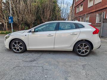 Volvo v40 full accessoriata l'unico pro 