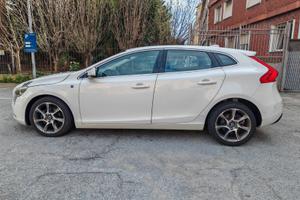 Volvo v40 full accessoriata l'unico pro 