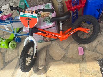Bicicletta KTM senza pedali