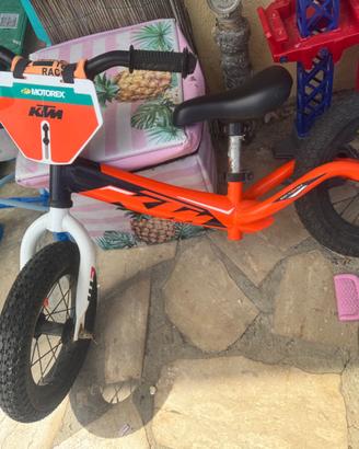 Bicicletta KTM senza pedali