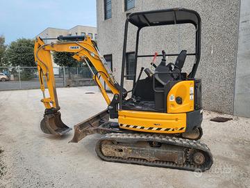 Miniescavatore usato  KATO  HD 27 FOUR