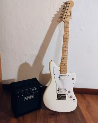 chitarra mini squier + ampli laney 10 watts