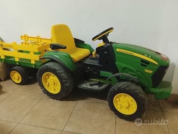 trattore elettrico John deer con autoradio 