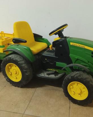 trattore elettrico John deer con autoradio 